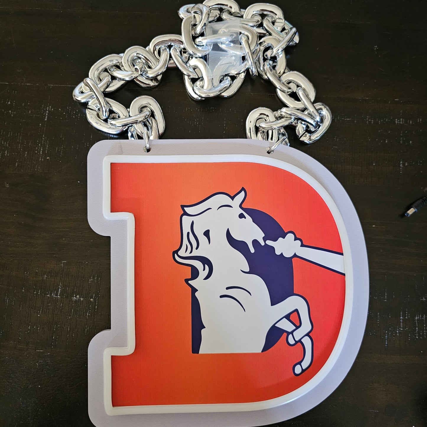 BRONCOS FAN CHAIN 5v