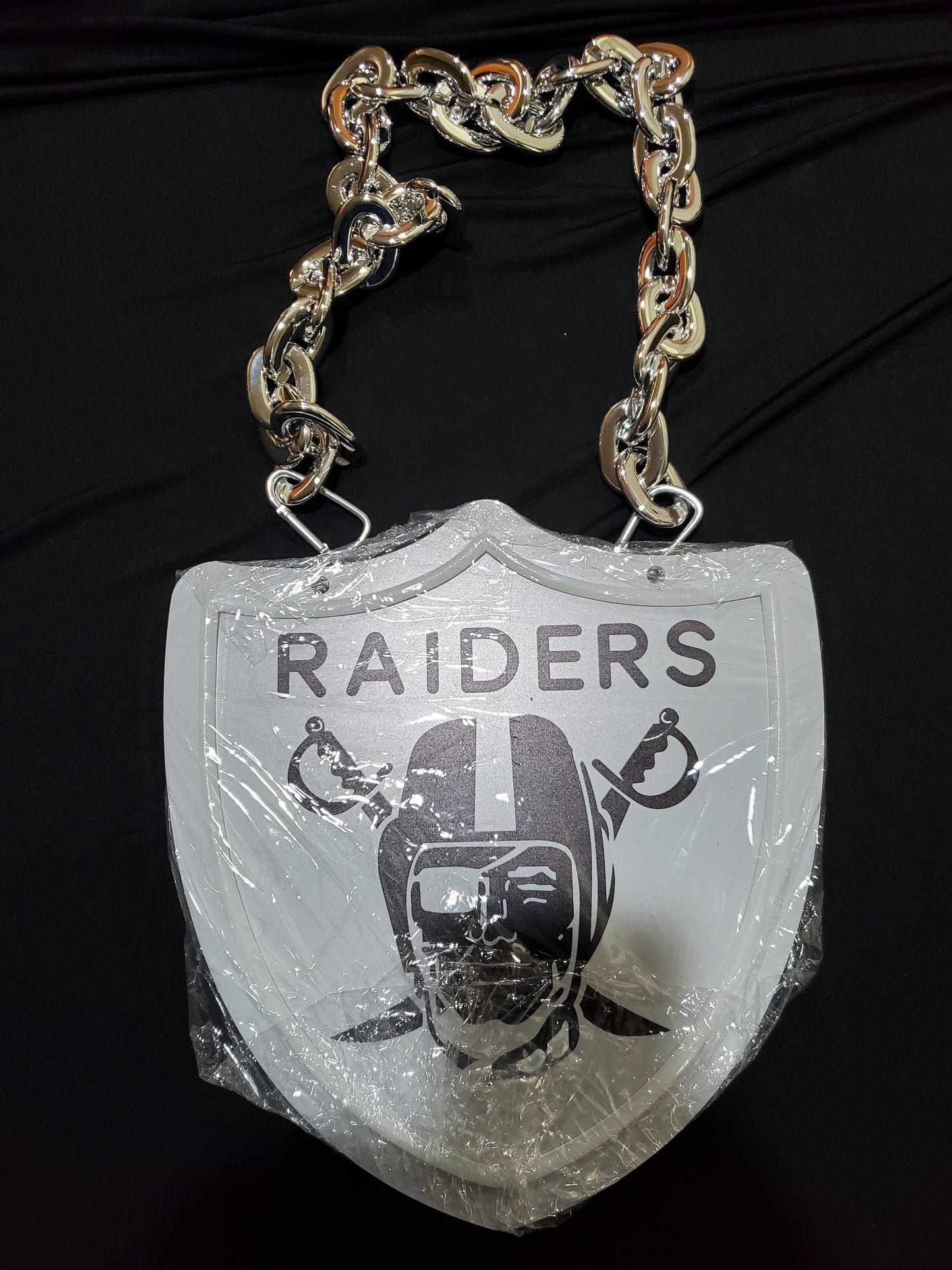 LAS VEGAS RAIDERS OLD SCHOOL LED SHIELD NECKLACE 5V