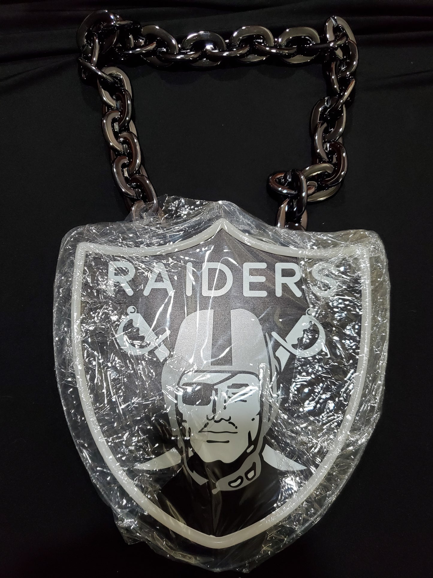 LAS VEGAS RAIDERS LED SHIELD NECKLACE 5v