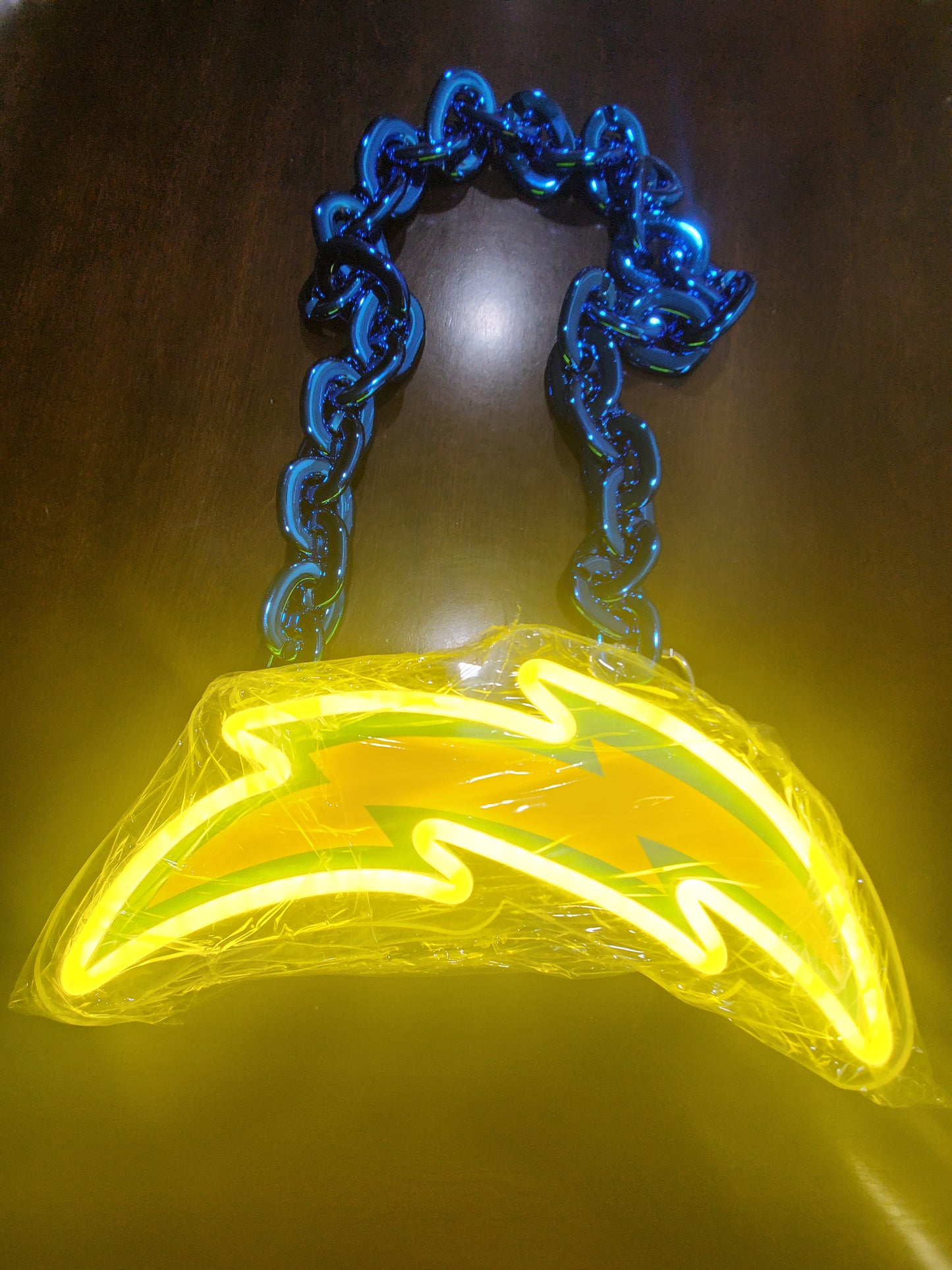 CHARGERS YELLOW NEON Lightning Bolt Fan Chain 5V