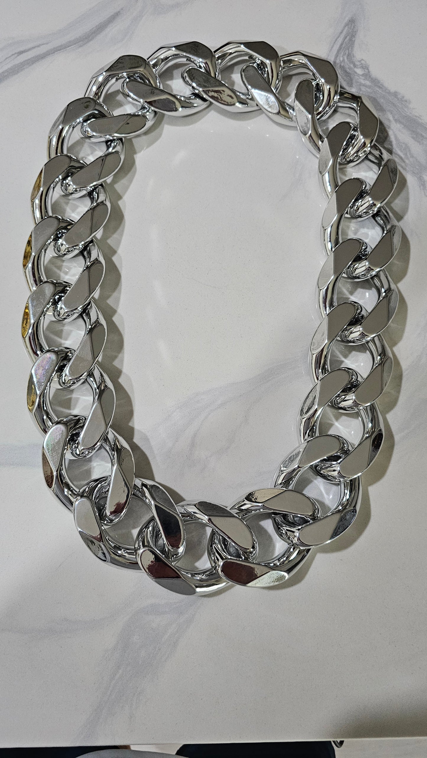 Jumbo plastic necklace G style Cuban