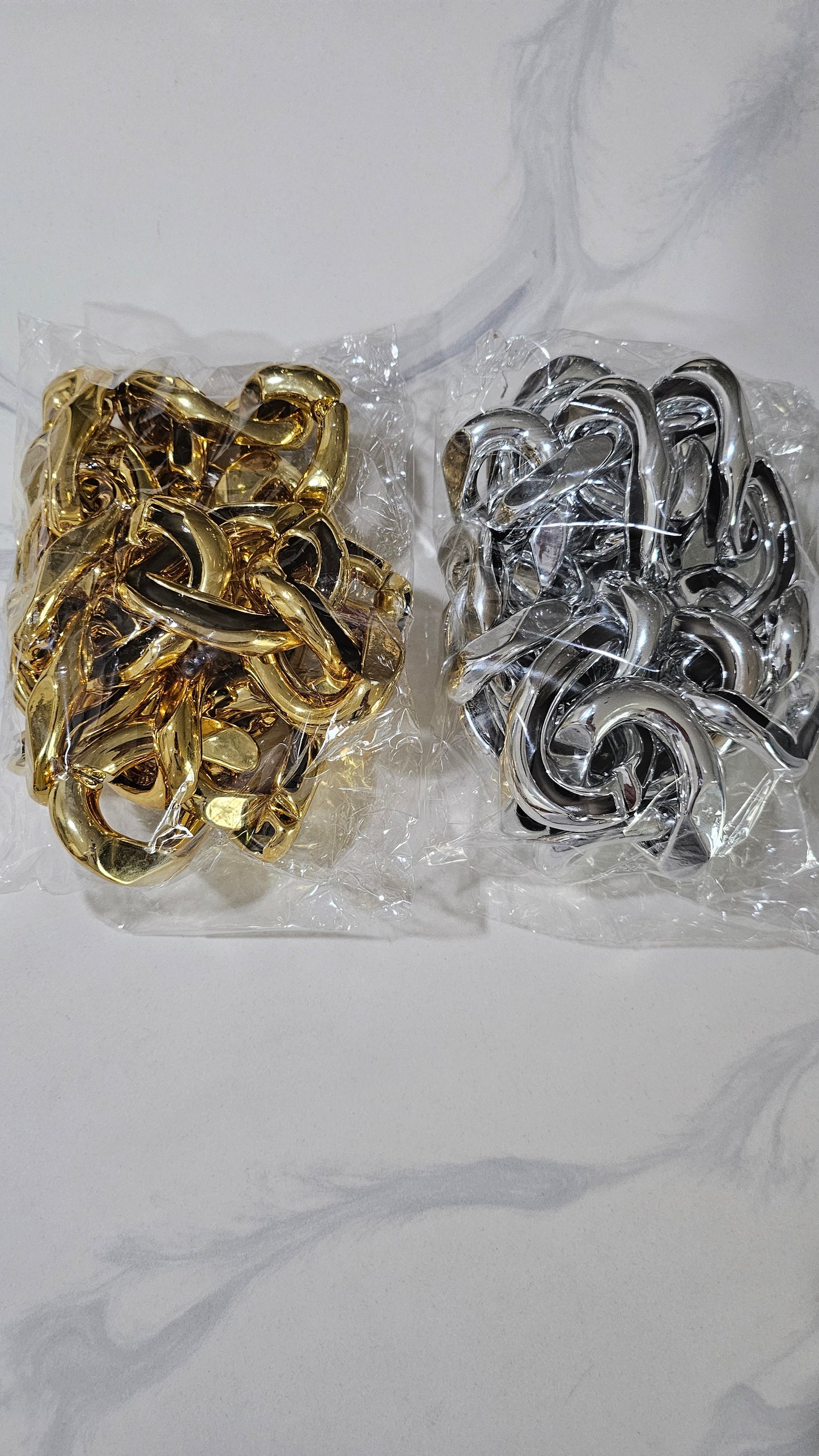 Jumbo plastic necklace G style Cuban