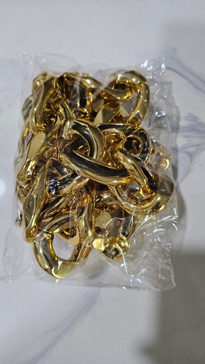 Jumbo plastic necklace G style Cuban