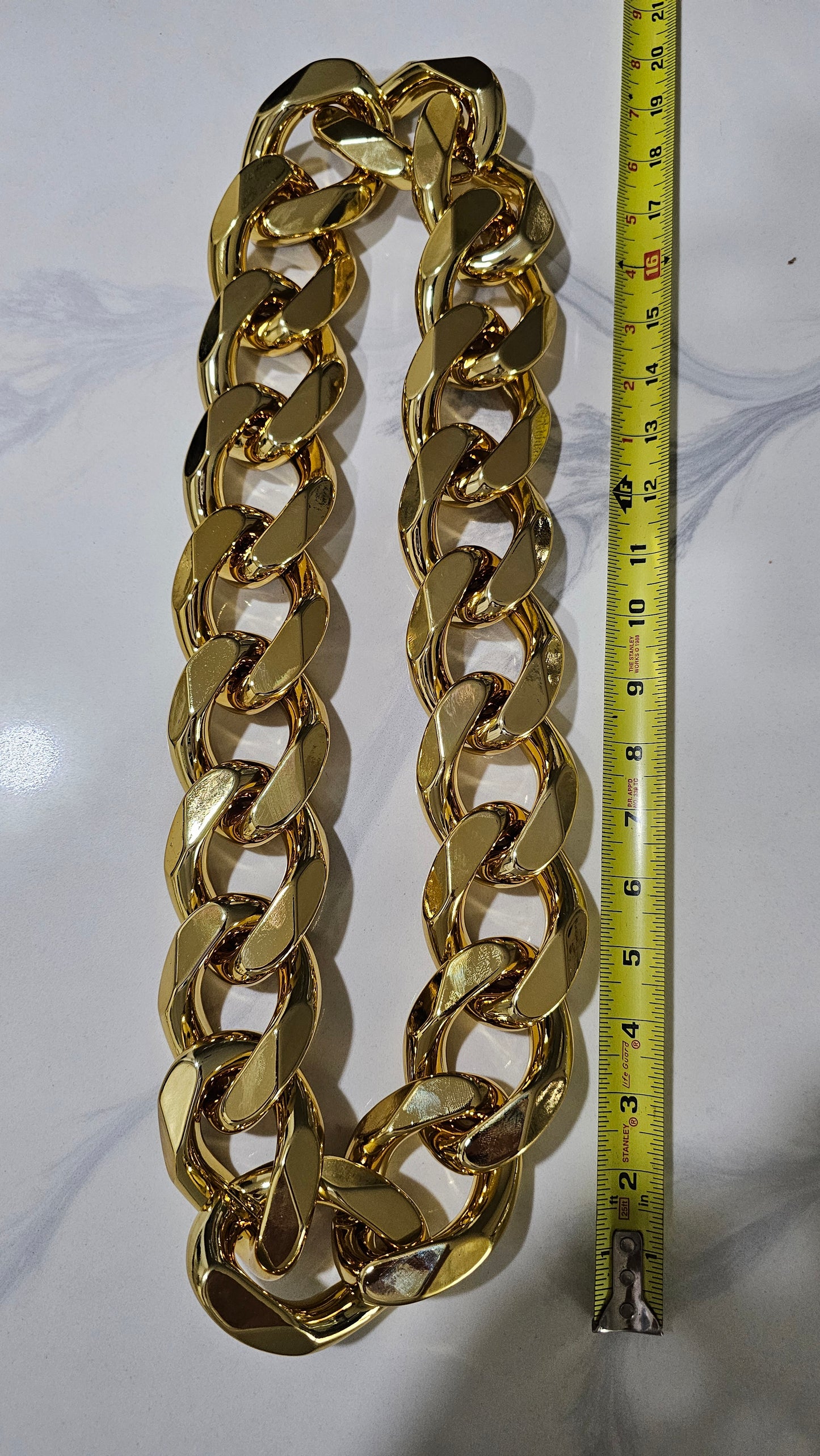 Jumbo plastic necklace G style Cuban