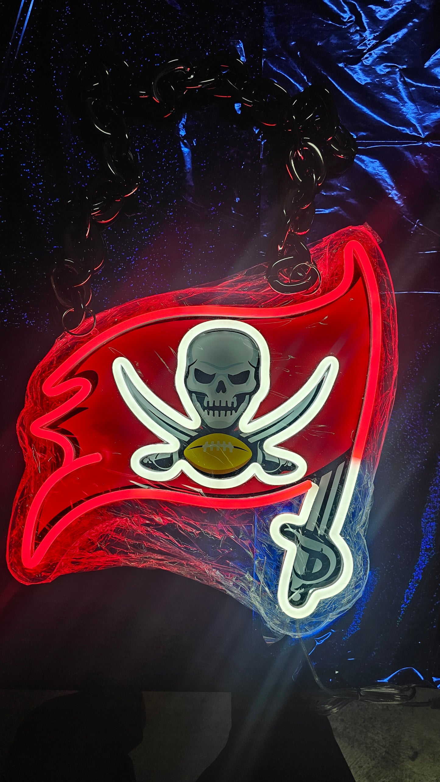 BUCCANEERS FAN Red and white Neon necklace CHAIN 12v