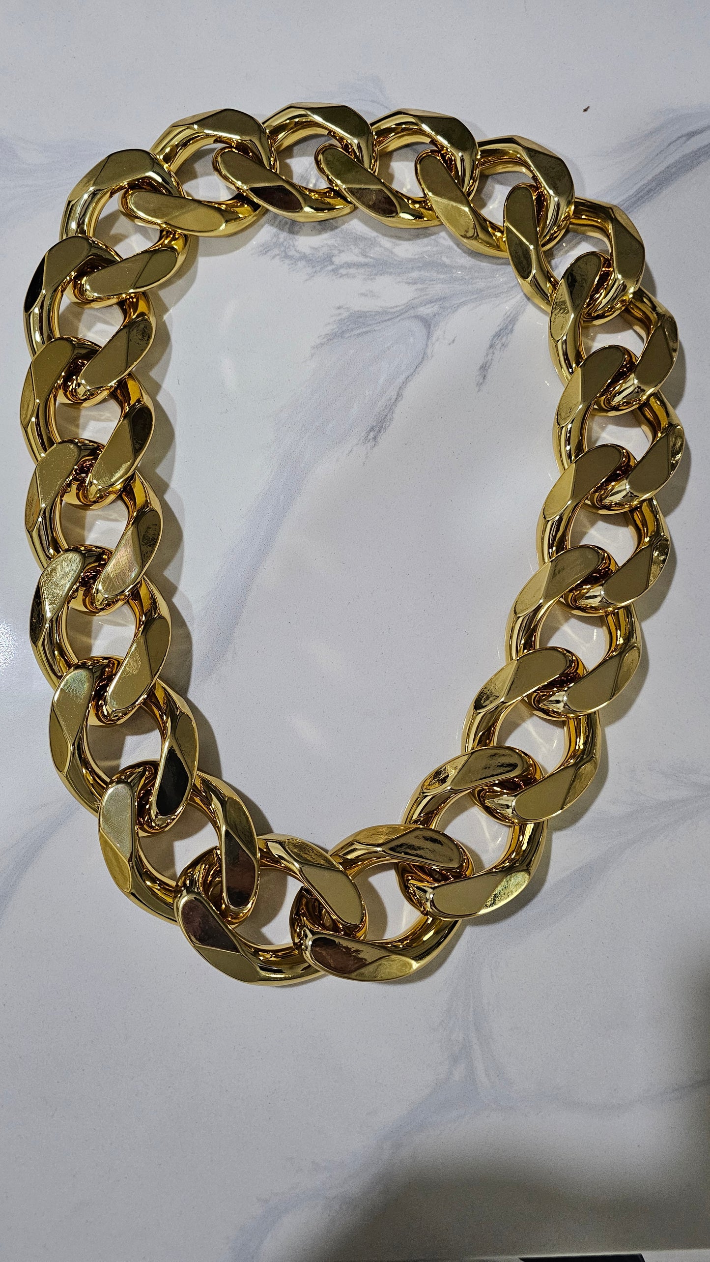 Jumbo plastic necklace G style Cuban