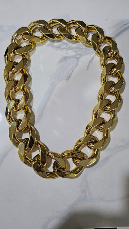 Jumbo plastic necklace G style Cuban