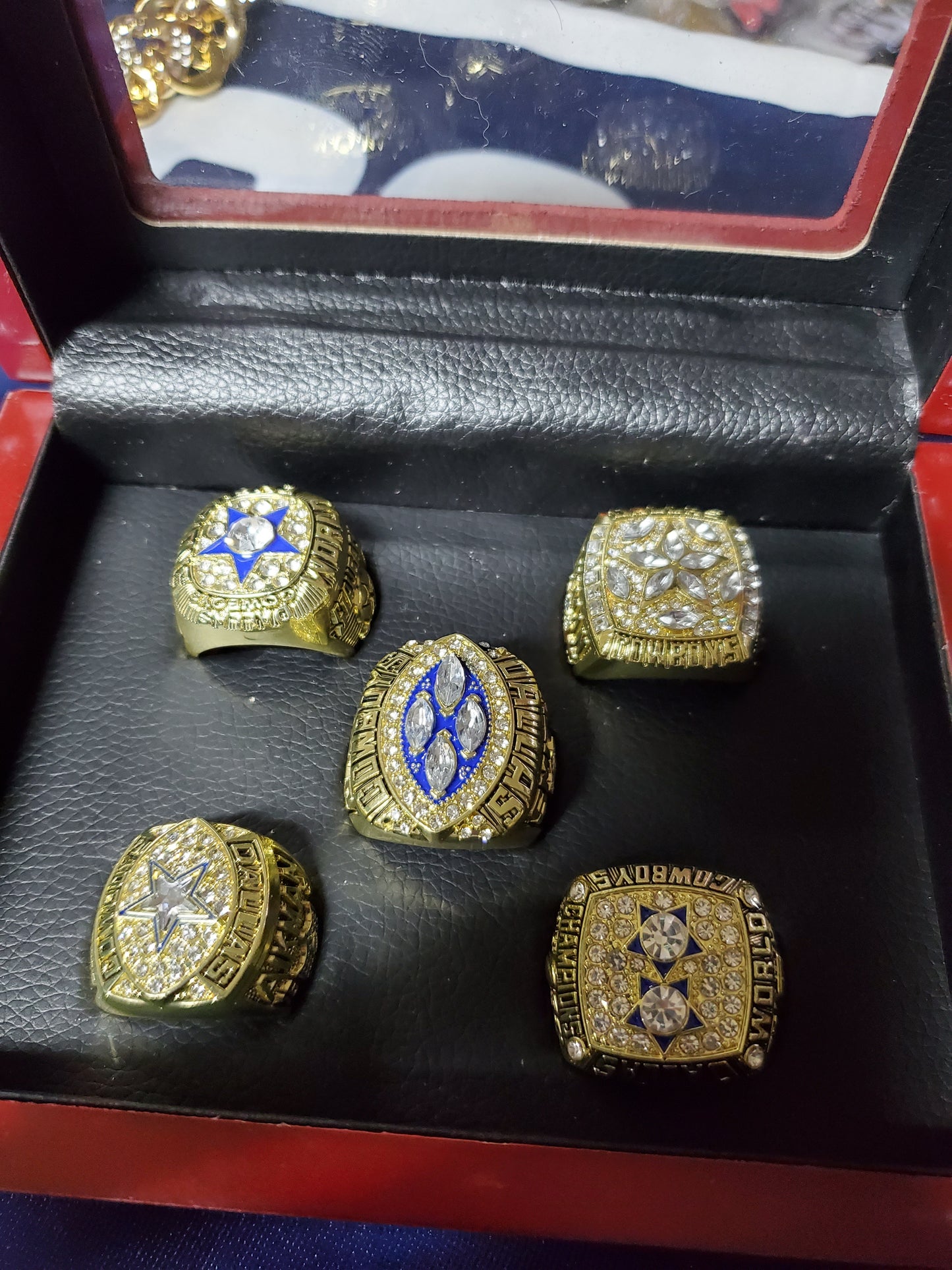 5 time superbowl rings with acrylic diamond being chain and box