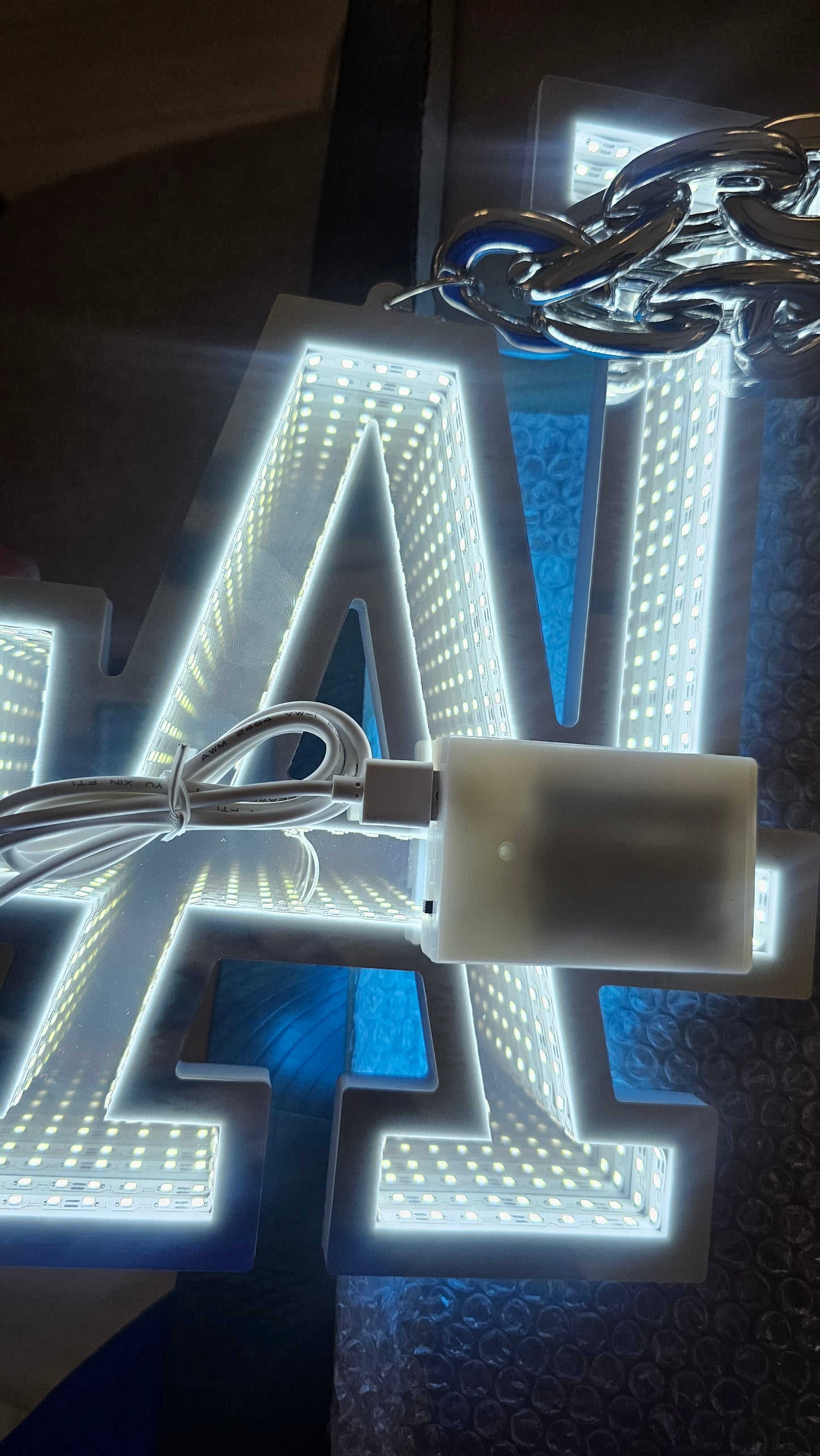Infinity LED LA Dodgers chain 5v 12 x 9 usb 3 AA Battery necklace